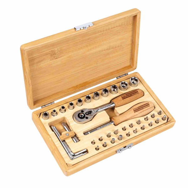 Kleines Werkzeugset mit Ratsche Steckschlüssel Holzbox Bambus